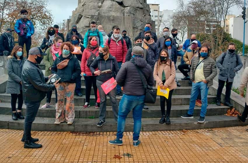 Fotógrafos y camarógrafos reclamaron en el Monumento volver a la actividad