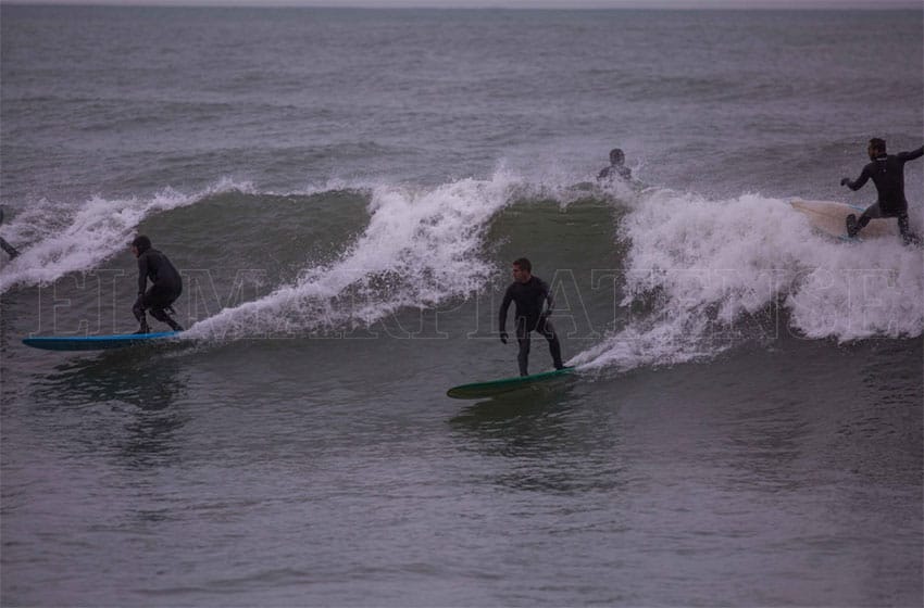 Los marplatenses apuestan al aire libre: se duplicaron las consultas y clases de surf