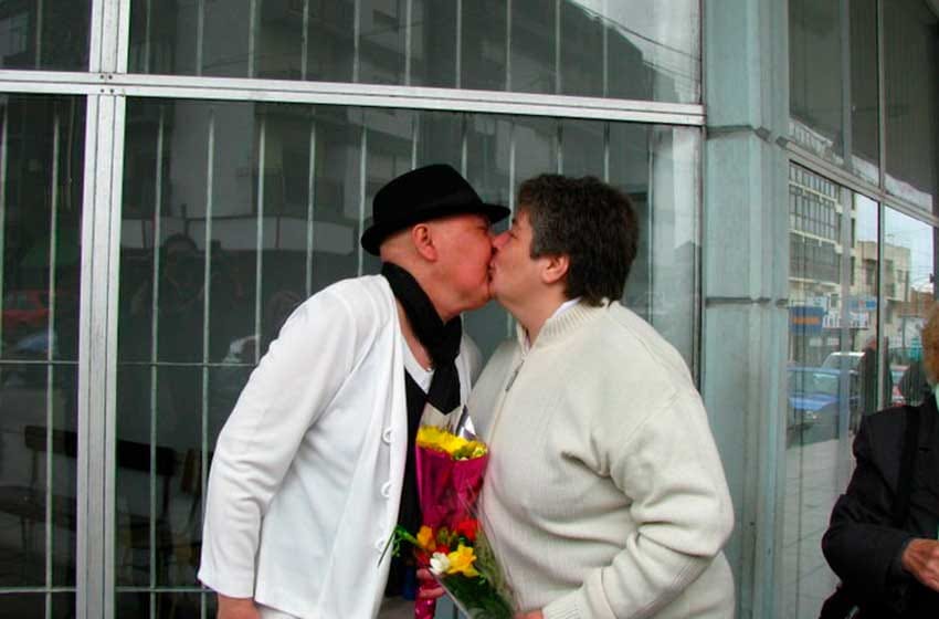 La primera pareja de mujeres que se casó en Mar del Plata hoy lucha contra el COVID-19