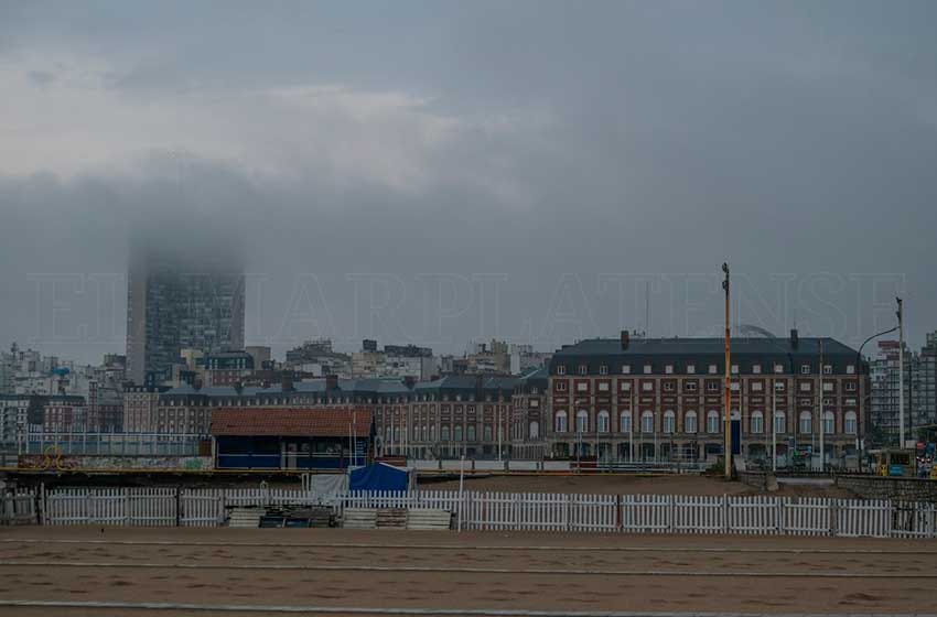 Con cielo gris y toda la humedad, así comienza la semana en Mar del Plata
