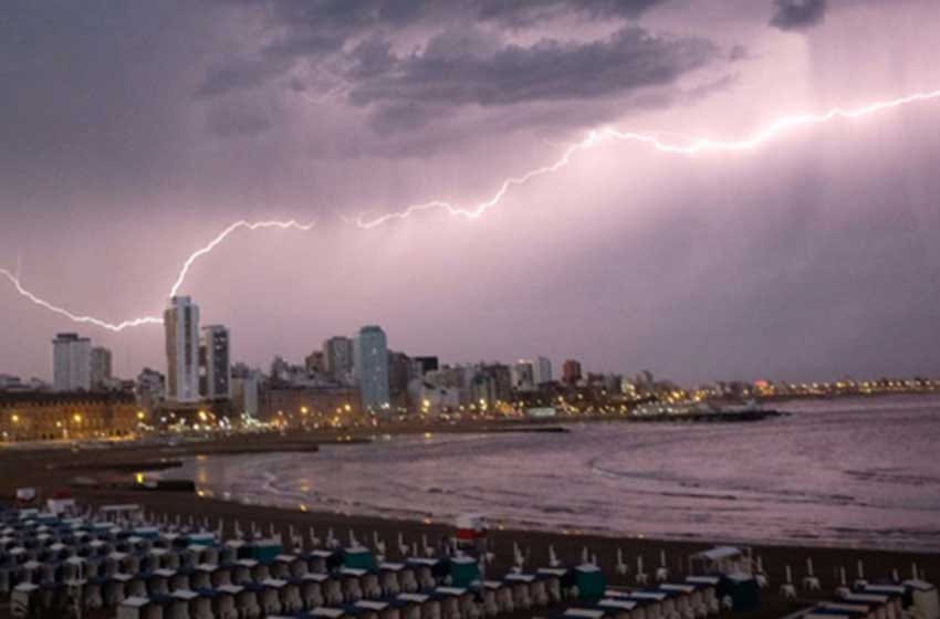 Alerta meteorológico: "Recomendamos no acercarse a las playas por las tormentas eléctricas"