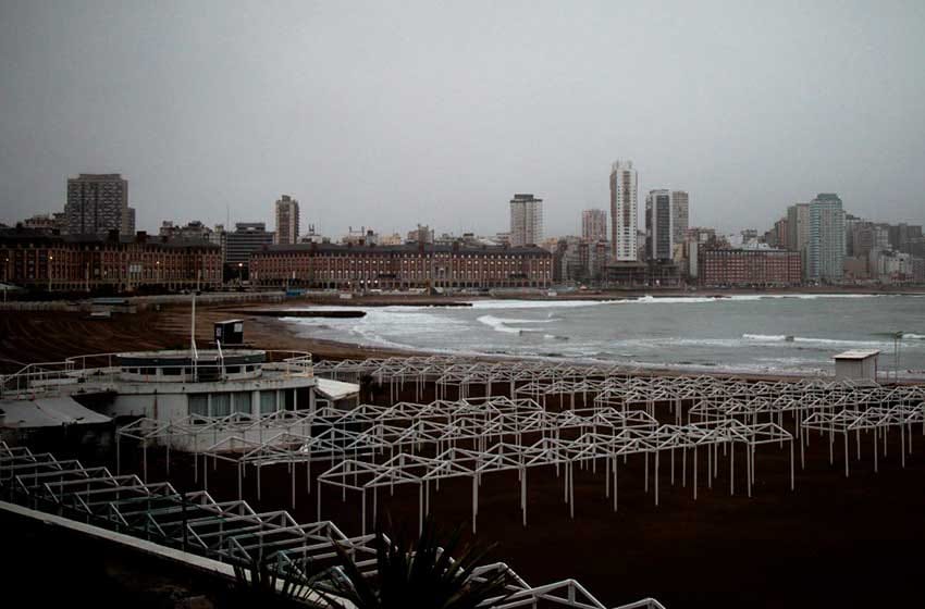 Todo gris en Mar del Plata, a la espera del sol y del buen clima