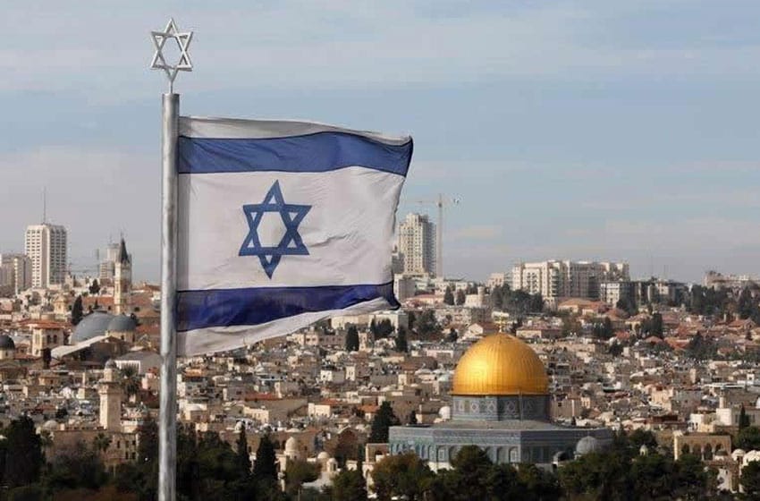 Israel vuelve a superar los 2.000 casos y aguarda nuevas restricciones