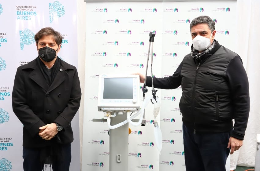 Kicillof realizó la tercera entrega de respiradores para Vicente López