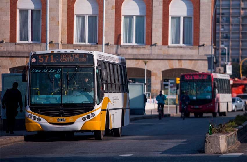 Luego de tres días de paro, el Municipio intimó a las empresas de transporte a reanudar el servicio