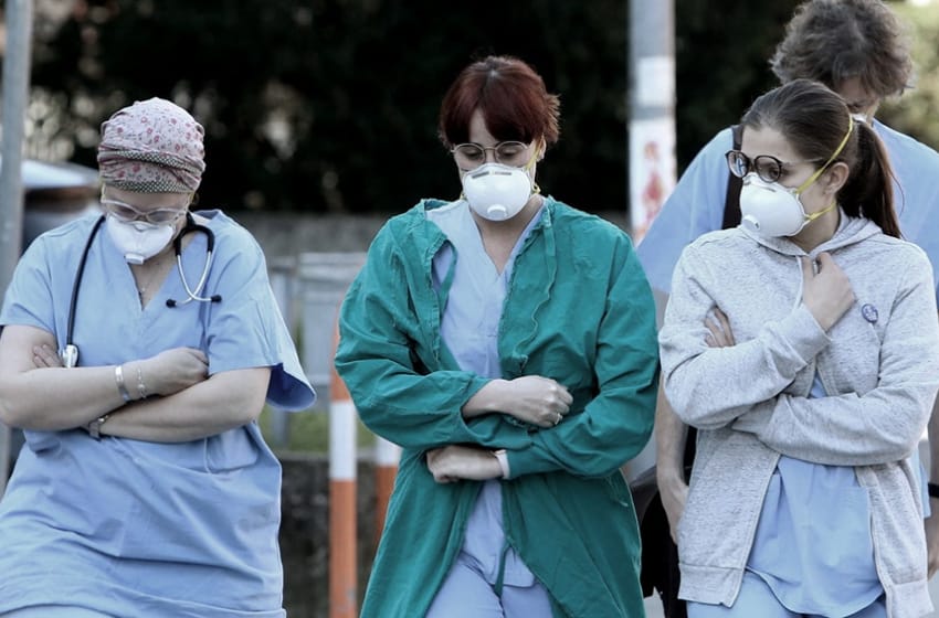 Enfermeros paran jueves y viernes: "Hace 452 días que estamos luchando contra un asesino invisible"