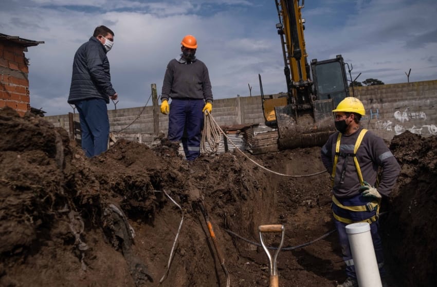 El Municipio realiza obras de extensión de las redes de agua y cloacas del barrio Las Heras