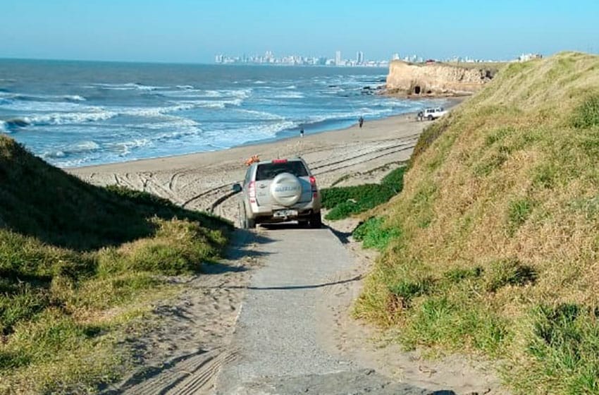 Vecinos denuncian tránsito de vehículos en playas del norte de Mar del Plata