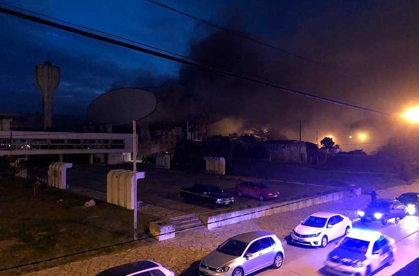 Incendio en el casino de Necochea: comenzaron los peritajes para determinar si fue intencional