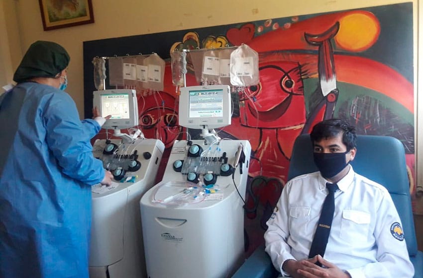 Donan plasma vigiladores que se contagiaron en el Hospital Houssay