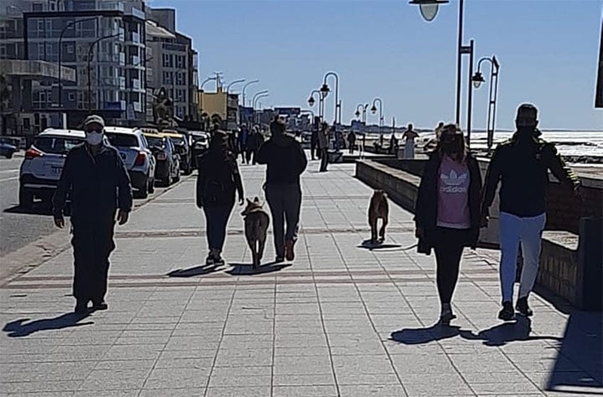 Mar del Plata en ¿fase 3?: mucha gente y controles para disuadir la recreación en la costa