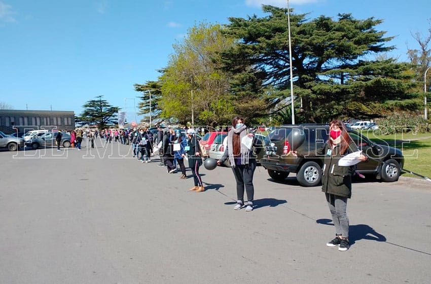 Día de la Sanidad: marplatenses se unieron en un "abrazo solidario" frente al HIGA