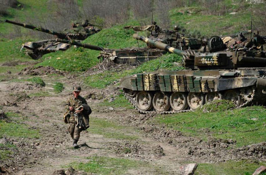 No cesan los enfrentamientos entre fuerzas armenias y azerbaiyanas en Nagorno Karabaj