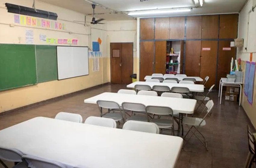 Aulas sin alumnos en las escuelas municipales.