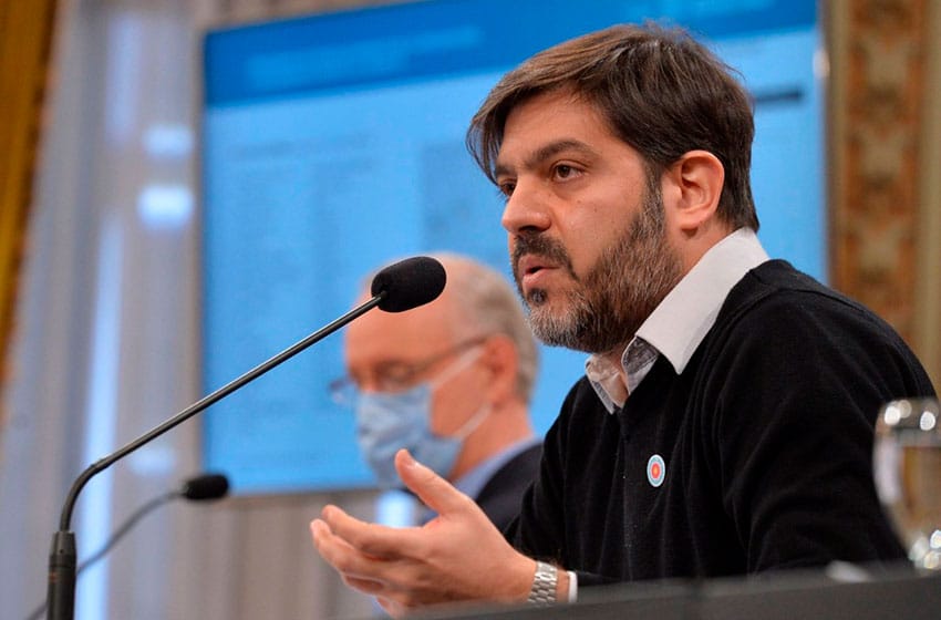 Carlos Bianco estalló contra la oposición por su postura con la vacuna rusa: “Que se dejen de joder”