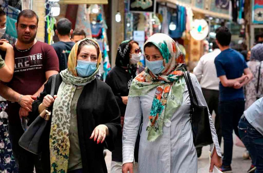 Irán prohíbe bodas y funerales en la capital tras confirmar más de 7.800 casos de coronavirus