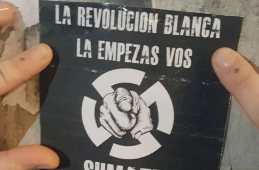 Repudian la aparición de afiches con “propaganda neonazi” en barrios marplatenses
