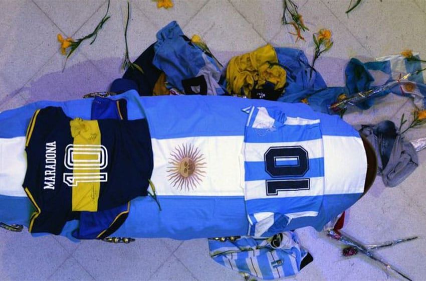 Retiraron el féretro de Diego por el ingreso de fanáticos a Casa Rosada