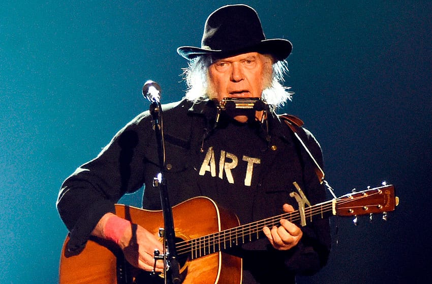 Neil Young: Los 75 años del indomable "caballo loco"