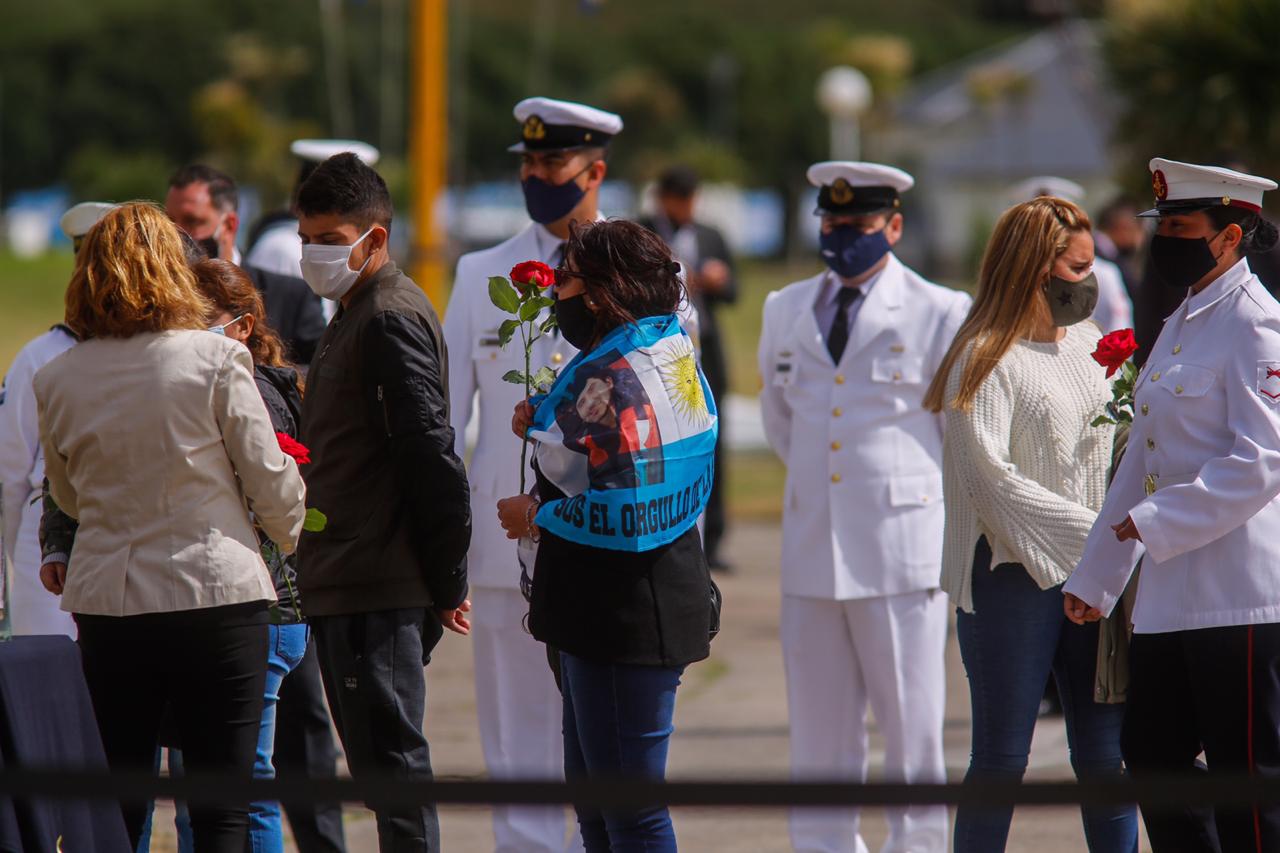 Homenajearon a los 44 tripulantes del ARA San Juan en la Base Naval