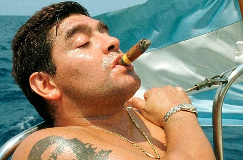 Murió Maradona: el día que Eric Clapton estuvo a punto de sacar a Diego de las drogas