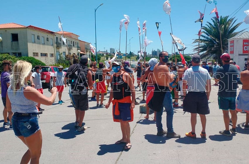 Protesta de Guardavidas por falta de seguridad en Mogotes: "¿Estamos esperando a que se muera la gente?"