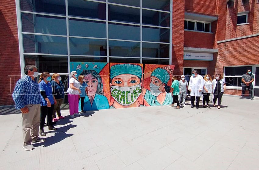 Instalaron un mural en el Hospital Houssay en agradecimiento a los trabajadores esenciales