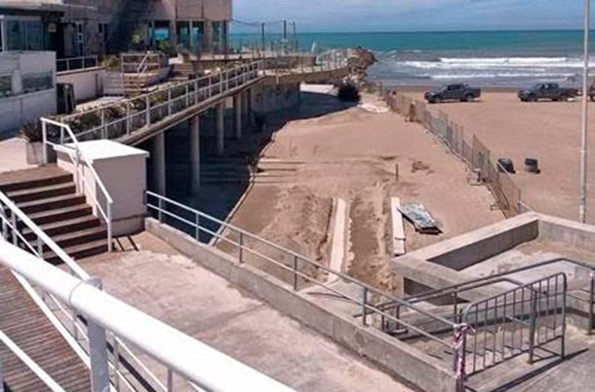 En favor del cemento en Playa Grande: "Un camino al mar para personas con discapacidad"