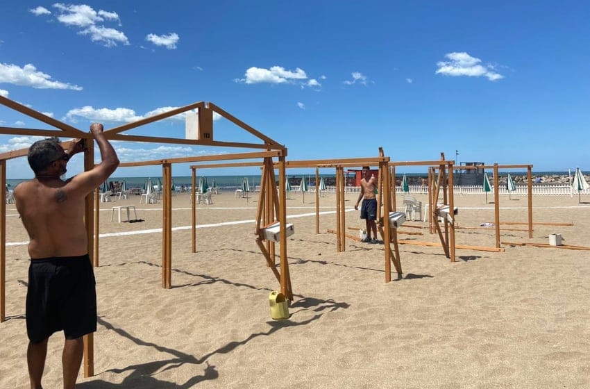 Retirarán 900 carpas de las playas para que haya más espacio público