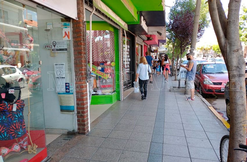 Comerciantes de calle San Juan: "Vamos a tener los locales abiertos de manera definitiva"