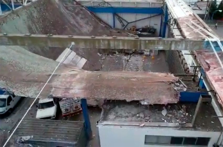 Derrumbe en El Gaucho: máquinas de Alumbrado fueron aplastadas por las losas