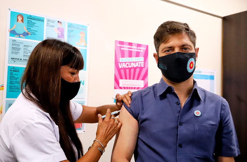 Kicillof se aplicó la vacuna contra el coronavirus y dio por iniciada la campaña en la provincia