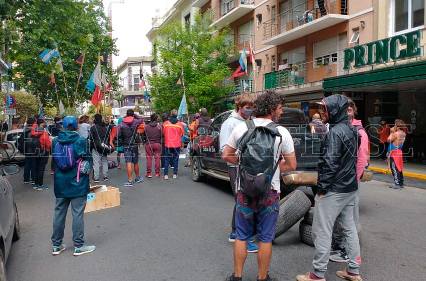 Manifestación de guardavidas frente al Ministerio de Trabajo: exigen una recomposición salarial