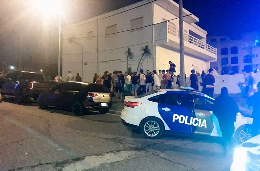 Desarticulan fiesta clandestina con 500 personas en Punta Mogotes