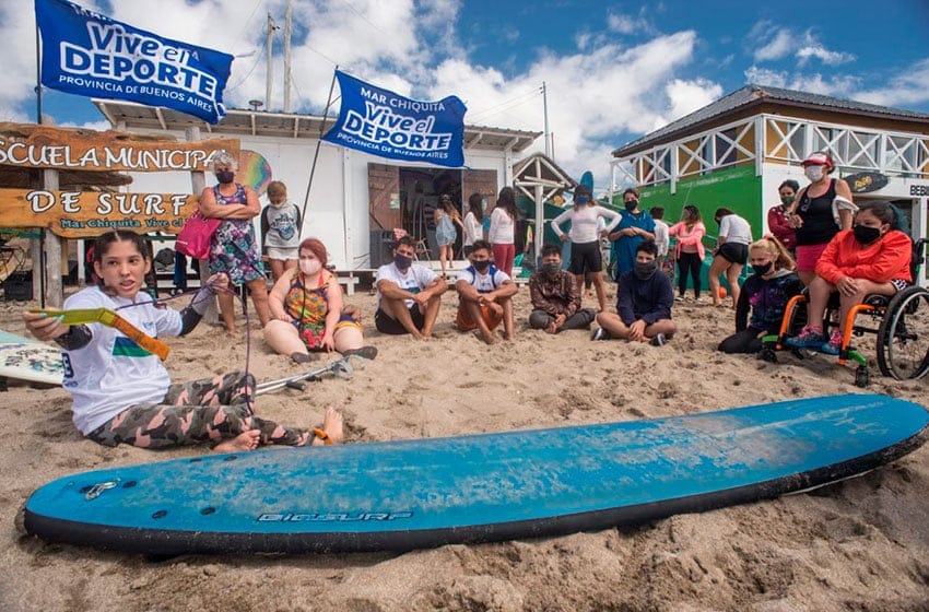 Primera escuela de surf adaptado del país en Mar Chiquita