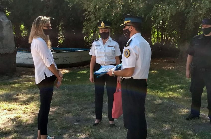 La Policía Federal donó materiales a escuelas de Olavarría y Tandil