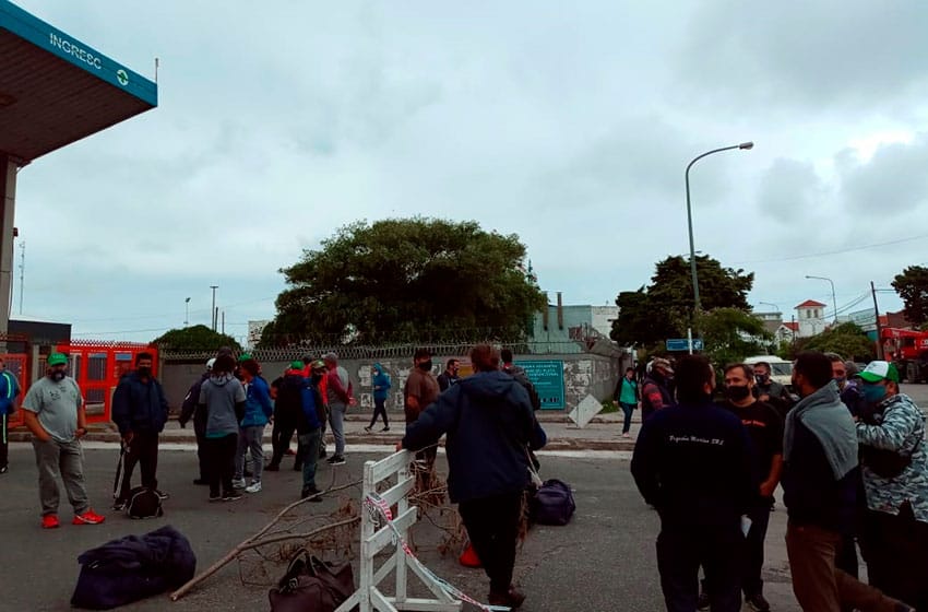 Corte en el Puerto: estibadores eventuales reclaman mejores condiciones laborales