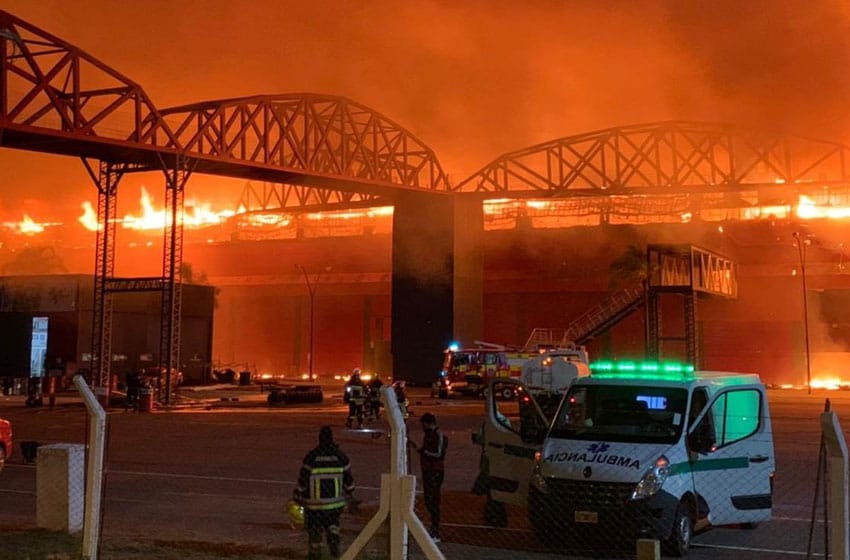 Un incendio de grandes dimensiones afectó el autódromo de Las Termas de Río Hondo