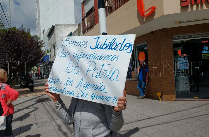 Jubilados protestaron en Anses: "Es un gerontocidio, nos morimos de Covid o de hambre"