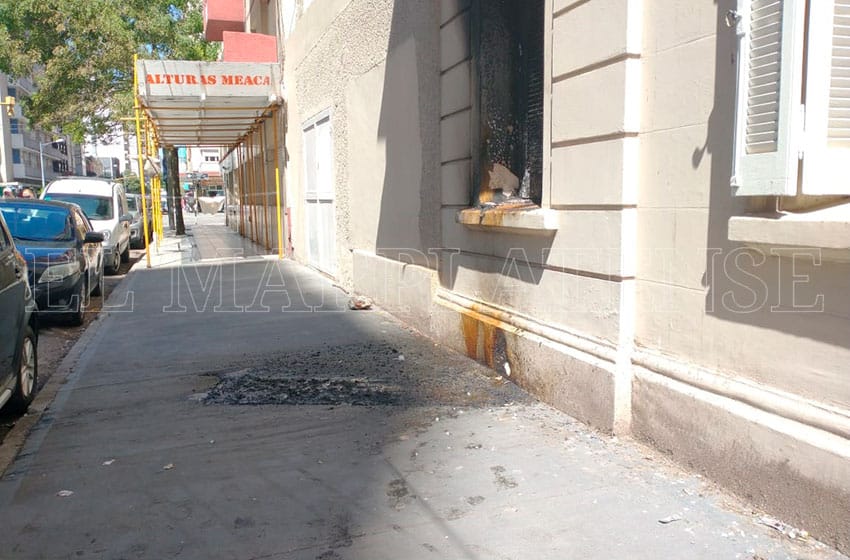 "Trapitos" incendiaron una ventana del Polivalente de Arte de Mar del Plata