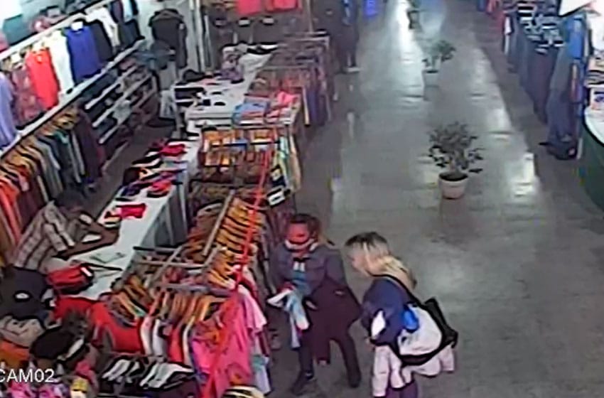 Video: así roban las mecheras en el shopping del Puerto