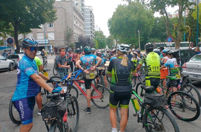 Movilización de ciclistas en Mar del Plata para reclamar seguridad