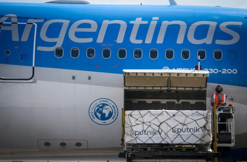 Llega otro vuelo de Aerolíneas Argentinas con 800 mil dosis de la Sputnik V