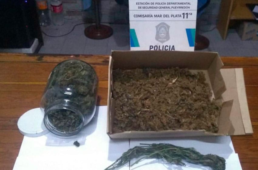 Aprehenden a dos mujeres con 12 kilos de marihuana