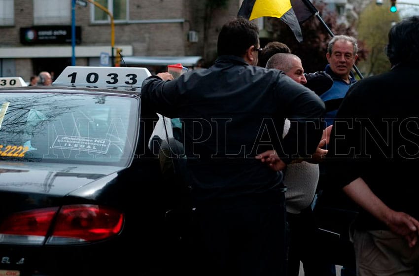 Taxistas enfurecidos por los robos: "Nosotros no queremos ser rehenes de las internas de la policía"