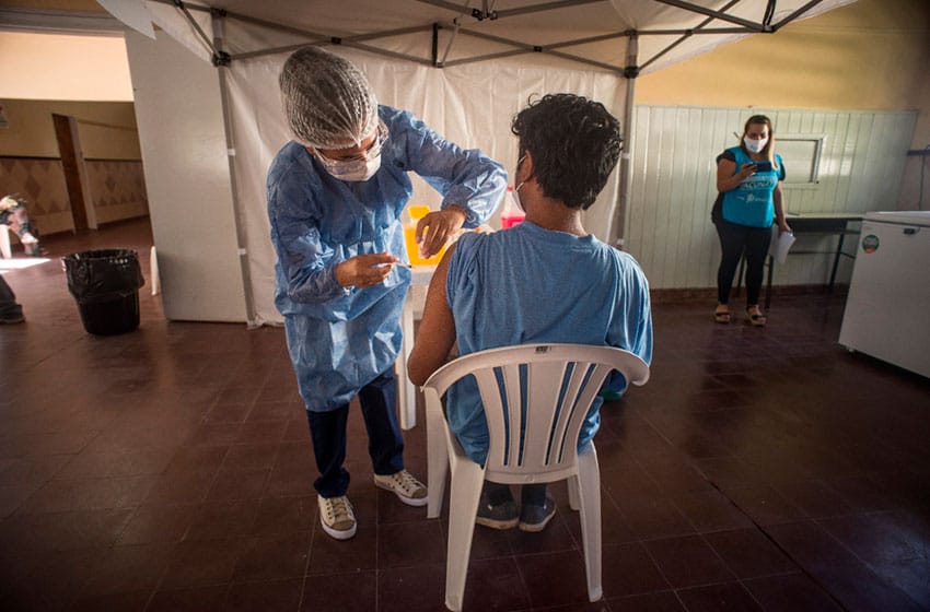 Argentina ya tiene más vacunados con primera dosis que infectados totales por coronavirus