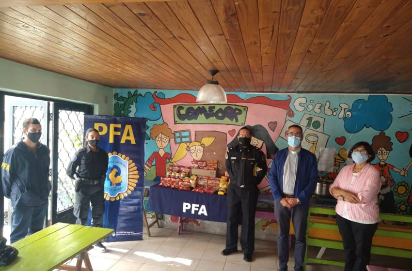 La Policía Federal realizó una donación de alimentos a un comedor de Chascomús