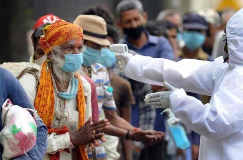India notifica menos de 200.000 casos diarios de coronavirus por primera vez en más de un mes