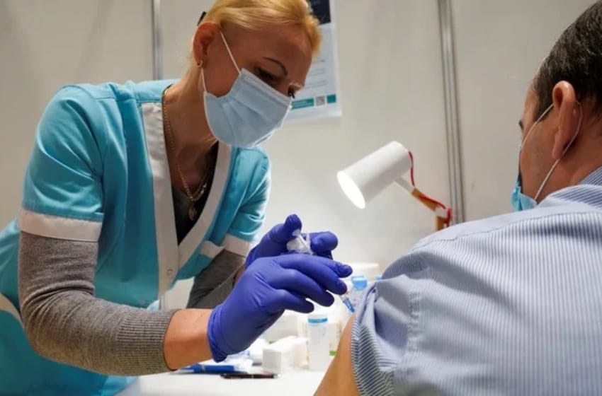 Más de 75 mil porteños se vacunaron en provincia con domicilios ajenos