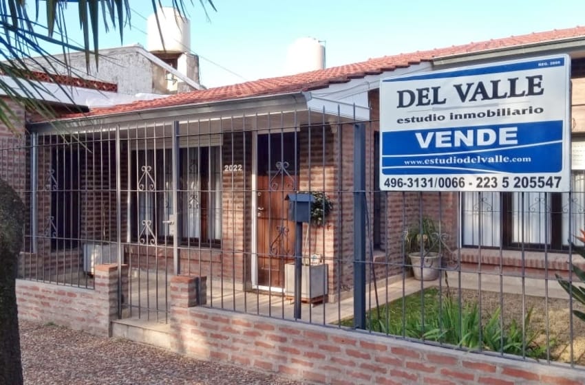Mercado inmobiliario: "En Mar del Plata no hay una manzana que no tenga un cartel de venta"